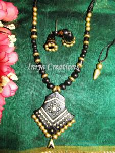 Terracotta Jewellery with black color